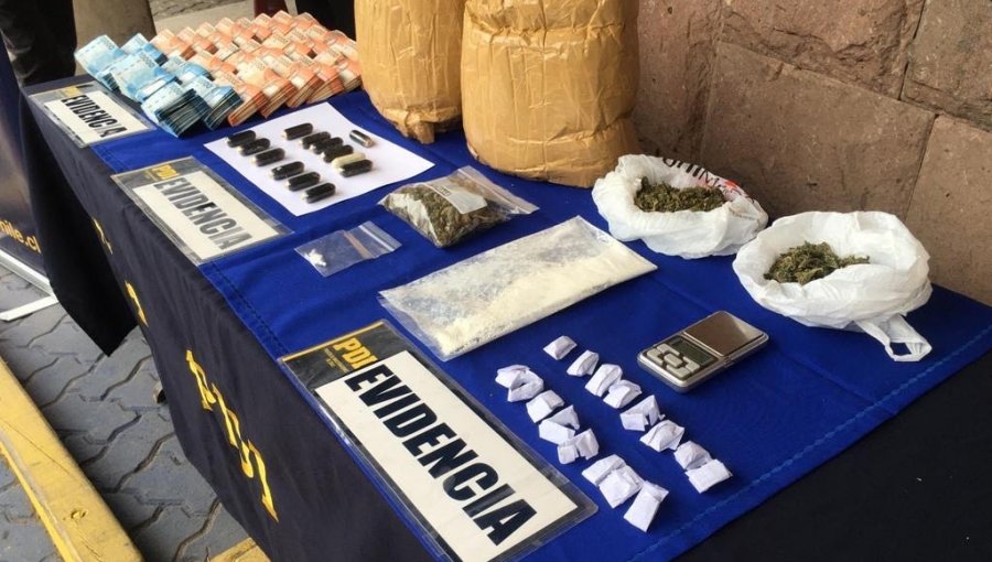 En Los Andes capturan a chileno y boliviano que transportan droga en ovoides ocultos en faja