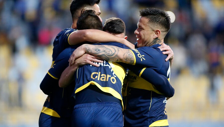 Everton se hizo fuerte de local y derrotó 2-1 a Curicó Unido en duelo de necesitados