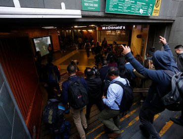 Presentan proyecto para sancionar penalmente la evasión en el Metro de Santiago