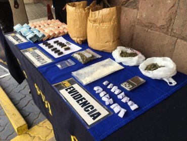 En Los Andes capturan a chileno y boliviano que transportan droga en ovoides ocultos en faja