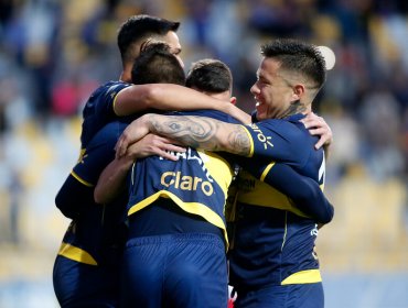 Everton se hizo fuerte de local y derrotó 2-1 a Curicó Unido en duelo de necesitados