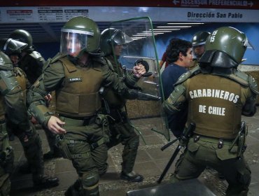 Carabineros reporta que 41 personas han sido detenidas tras evasiones masivas en el Metro