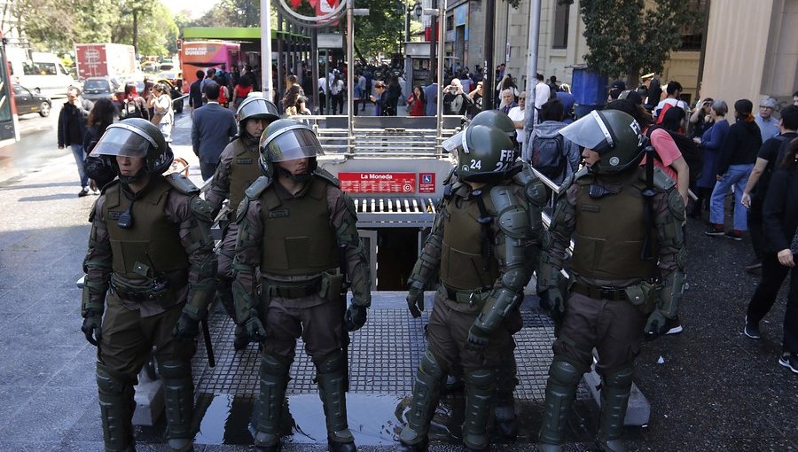 Metro de Santiago decide suspender el servicio en líneas 1, 2 y 6 por incidentes y evasiones