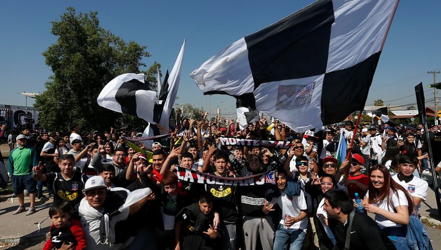 Barristas de Colo-Colo protagonizaron incidentes en 'arengazo' no autorizado