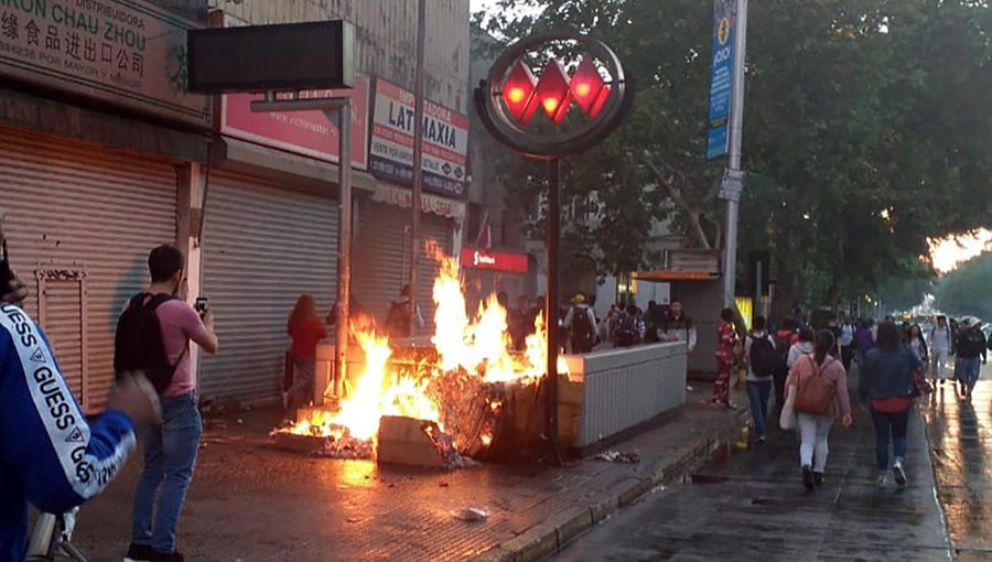 Así se han manifestado parlamentarios oficialistas y de oposición ante jornada de manifestaciones en Santiago