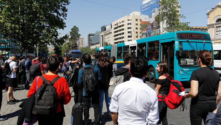 Refuerzan con 300 buses el transporte metropolitano por cierre de líneas del Metro