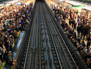 Confech convoca a paro nacional contra alzas en el transporte público y llama a "copar y evadir"