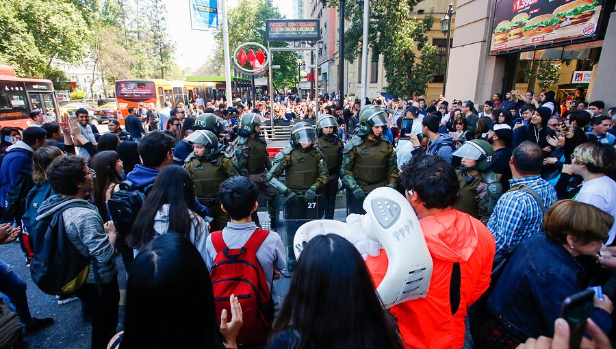 Metro de Santiago anunció que la red estará cerrada durante todo el fin de semana por graves daños