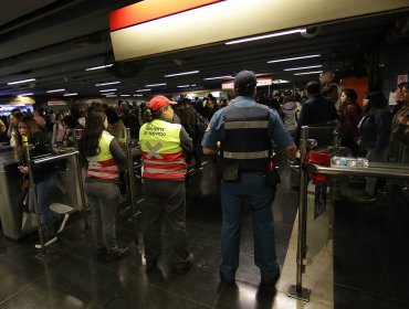 Gobierno condena las evasiones en el Metro de Santiago y descarta la rebaja de tarifas