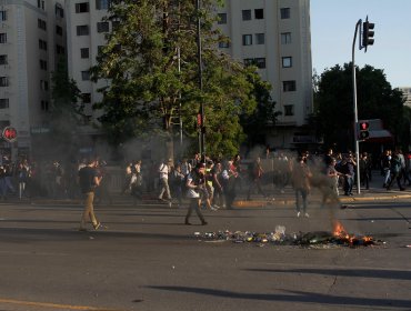 Ataque incendiario afectó a los dos accesos de la estación Metro Pedro de Valdivia