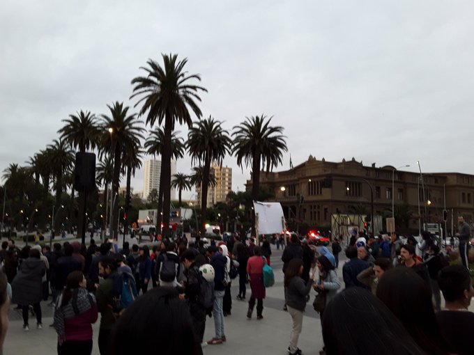 Viña del Mar: Manifestantes se toman 1 norte con Avenida Libertad y encienden barricadas