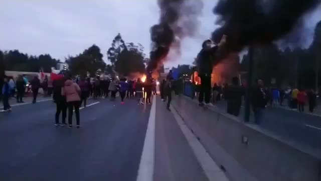 Ruta 68 cortada a la altura de Placilla en Valparaíso: Barricadas interrumpen el transito