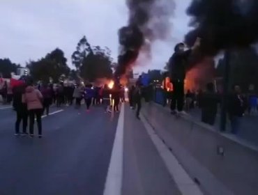 Ruta 68 cortada a la altura de Placilla en Valparaíso: Barricadas interrumpen el transito