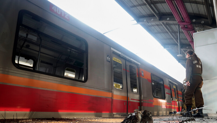 Trabajadores del Metro de Santiago condicionan diálogo con el Gobierno: sin militares y con anuncio de rebaja en la tarifa