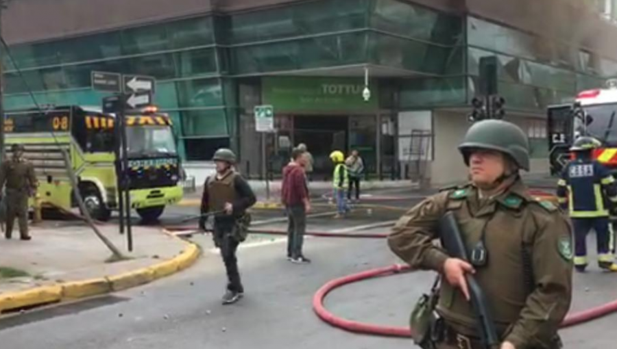 Cadenas de supermercados de Santiago anuncian cierre de sus establecimientos