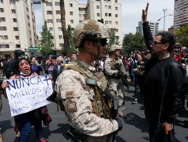 Claudio Valenzuela, vocalista de Lucybell, encaró a militares en plaza Italia