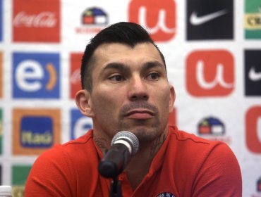 Gary Medel se suma al descontento y pide a autoridades "escuchar al pueblo"