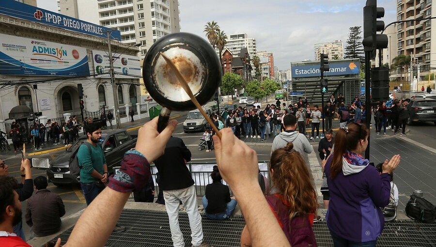 Metro Valparaíso decide suspender sus operaciones luego de protestas y evasiones masivas