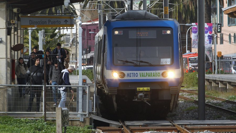 Metro Valparaíso suspende operaciones este domingo debido a ataques a estaciones