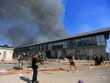 Renca: Cinco muertos en incendio de bodegas de textiles Kayser