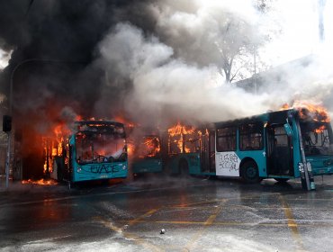 Transportes activa plan y buses vuelven a operar desde las 7:30 hrs. en Santiago