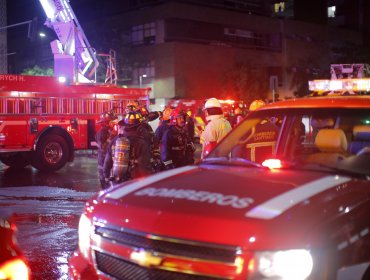 Tres muertos en incendio de supermercado Lider saqueado en San Bernardo