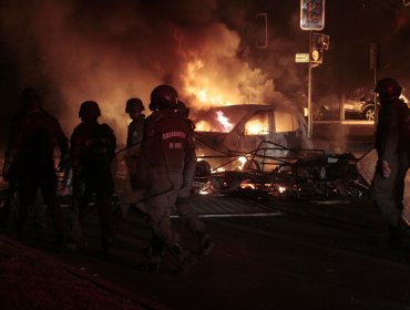 23 Carabineros heridos 3 de gravedad y cerca de 100 detenidos por saqueos en RM