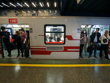 Línea 1 del Metro de Santiago anuncia que operará de forma parcial este martes