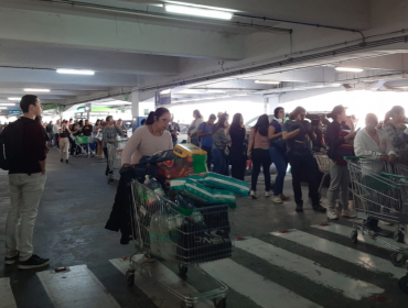 Caos total en supermercado de Viña del Mar: Fuerzas Armadas ordenan evacuación tras aviso de bomba