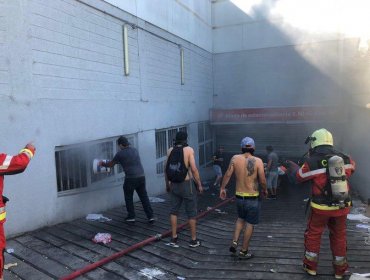 Incendio estructural deja enormes daños en supermercado de Playa Ancha