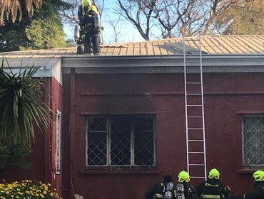 Bomberos logra controlar llamas en Municipalidad de Quilpué