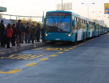 425 buses de apoyo cubrirán este martes el trazado de las líneas del Metro en Santiago