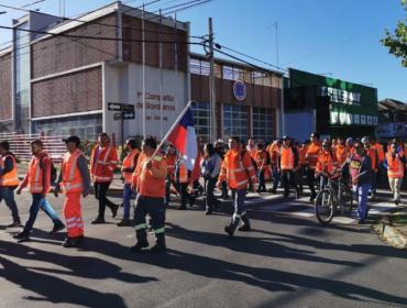 Portuarios de San Antonio se suman a manifestaciones con marcha hacia la Gobernación