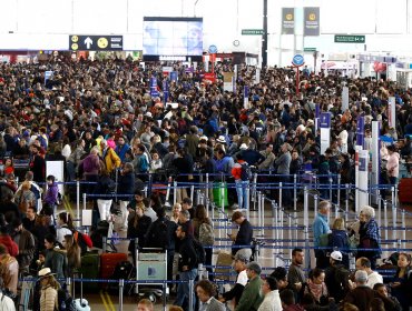 LATAM recomendó no ir al aeropuerto de Santiago en caso de cancelaciones de vuelos