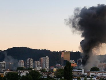 Incendio consume completamente sucursal de la tienda Sodimac en Concepción