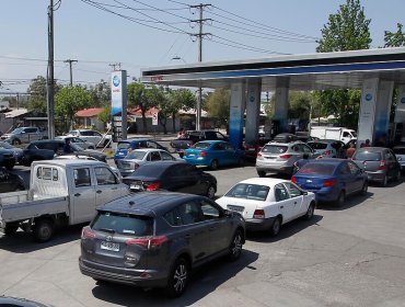 Intendencia Metropolitana asegura que suministro de combustible "no está en riesgo" en la capital