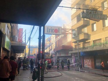 Incendio en tienda Tricot de Valparaíso fue contenido: energía fue repuesta en un 96%