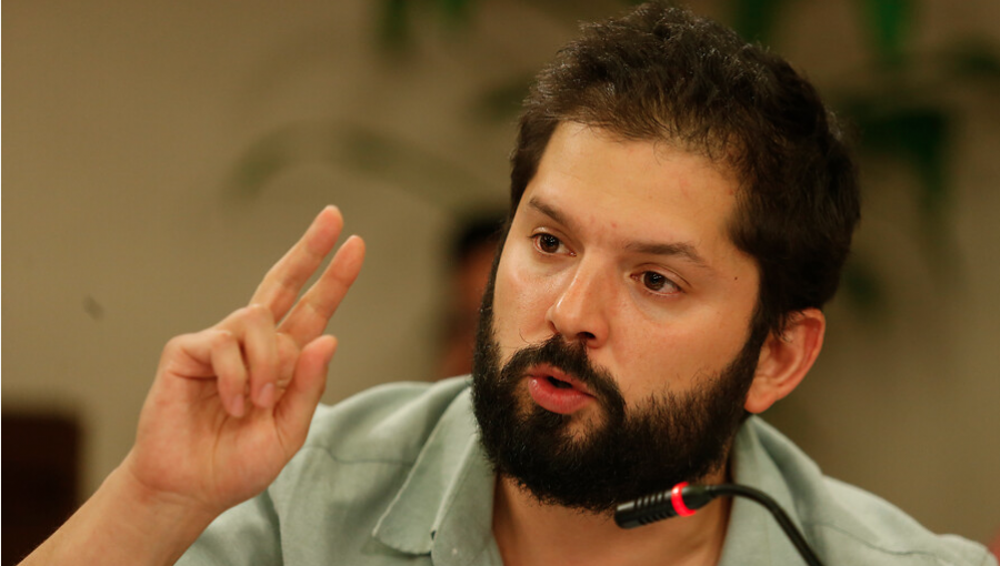 Gabriel Boric critica propuestas de presidente Piñera: "Es pan para hoy y hambre para mañana"