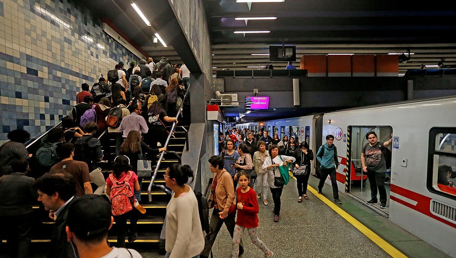 Metro de Santiago y MetroTren Nos adelantan el cierre de sus servicios para las 18:30 horas