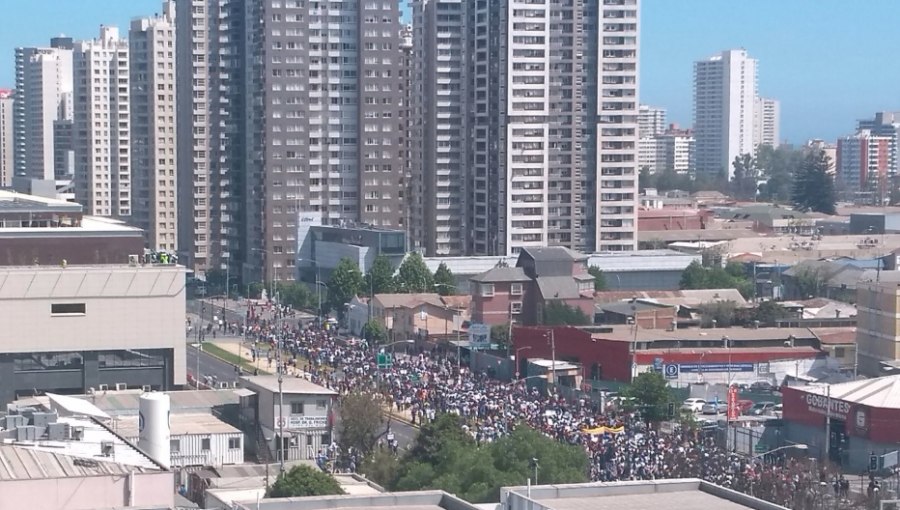 Cerca de 5 mil personas se manifiestan en Viña del Mar exigiendo "salud oportuna y digna para todos"