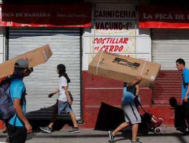 Saqueadores arrasan con establecimientos comerciales del plan de Valparaíso