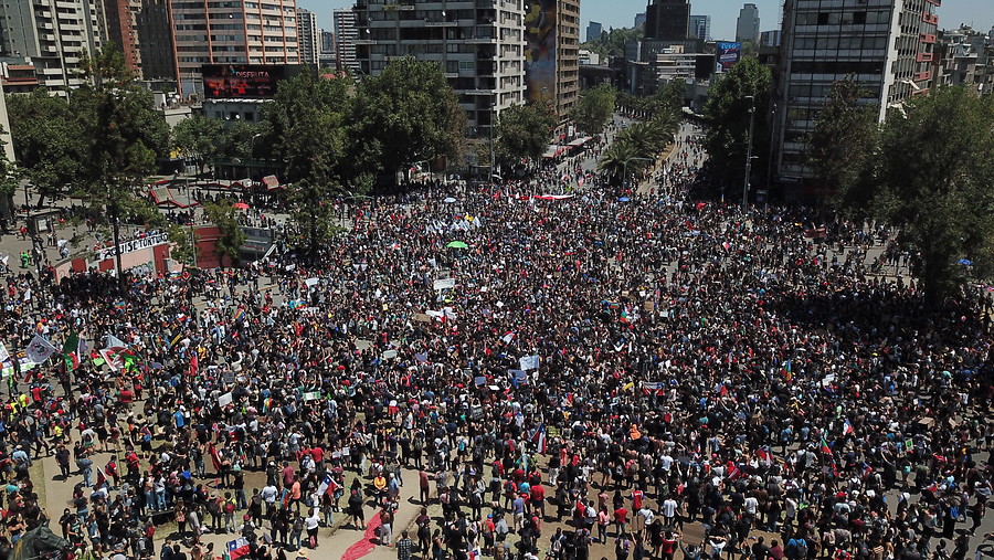 Convocan a masiva marcha para este viernes en principales plazas de ciudades chilenas