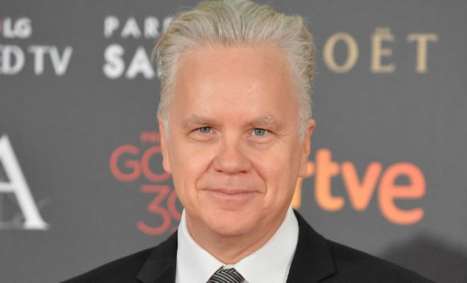 Actor Tim Robbins a Piñera: "Esto no es una 'guerra'. Esto se llama protesta"