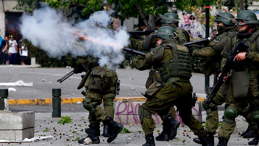 Carabineros inicia sumarios ante eventuales apremios ilegítimos en manifestaciones