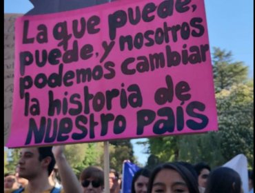 Paloma Mami encabezó cacerolazo frente al consulado de Chile en Miami