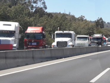 Camioneros de Valparaíso se sumaron a protestas sociales y se movilizaron por la ruta 68