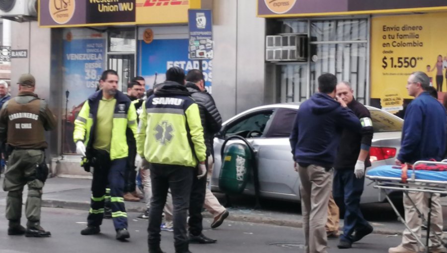 Persecución policial tras saqueo en supermercado termina en atropello múltiple en Valparaíso