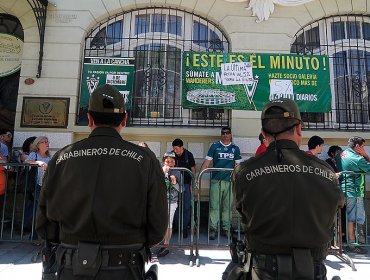 Hinchas de Santiago Wanderers evitaron saqueo de la sede del club tras una marcha