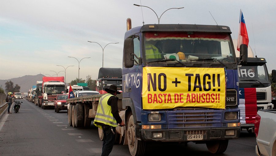 "No más TAG": Camioneros y taxistas inician masiva movilización por las calles de la región Metropolitana