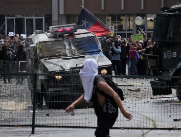 Intendente condenó acciones de "agitadores y delincuentes" en la comuna de Valparaíso